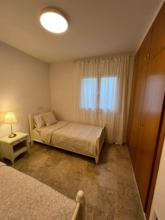 Apartamento Luminoso Paloma A 350 Metros De La Playa Con Parking Gratuito Apartment Сан Фелиу де Гиксолс Екстериор снимка